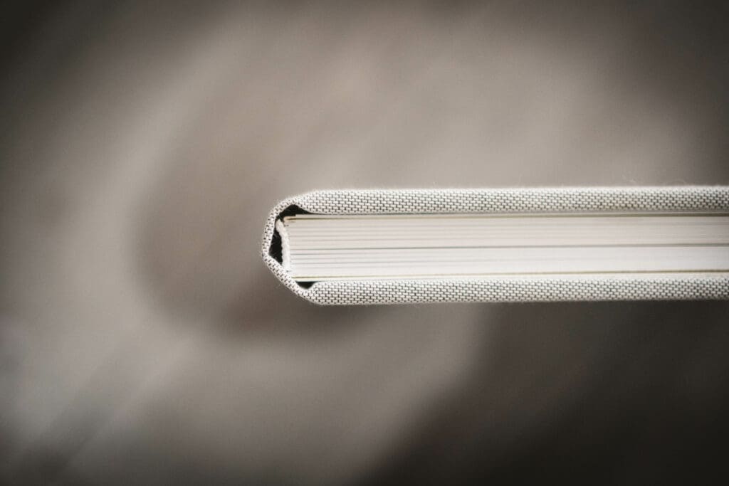 The spine detail of a Fabio Photography wedding album