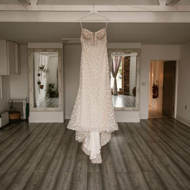 Faye & Tom – 1002 deigton lodge bridal prep