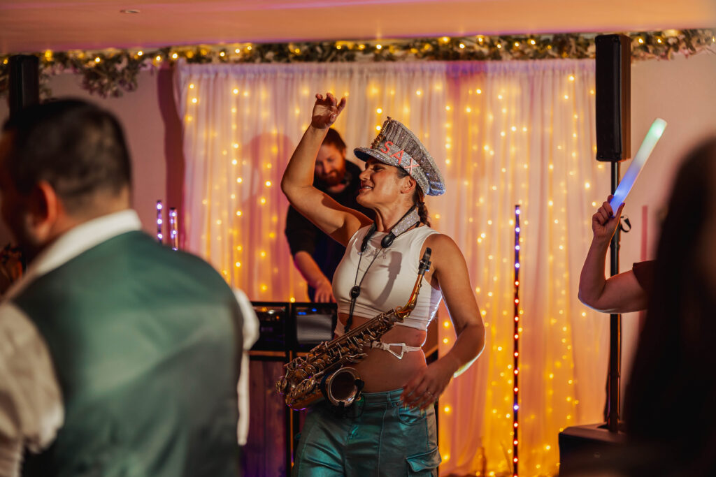 Ellie_Sax_Wedding (30)